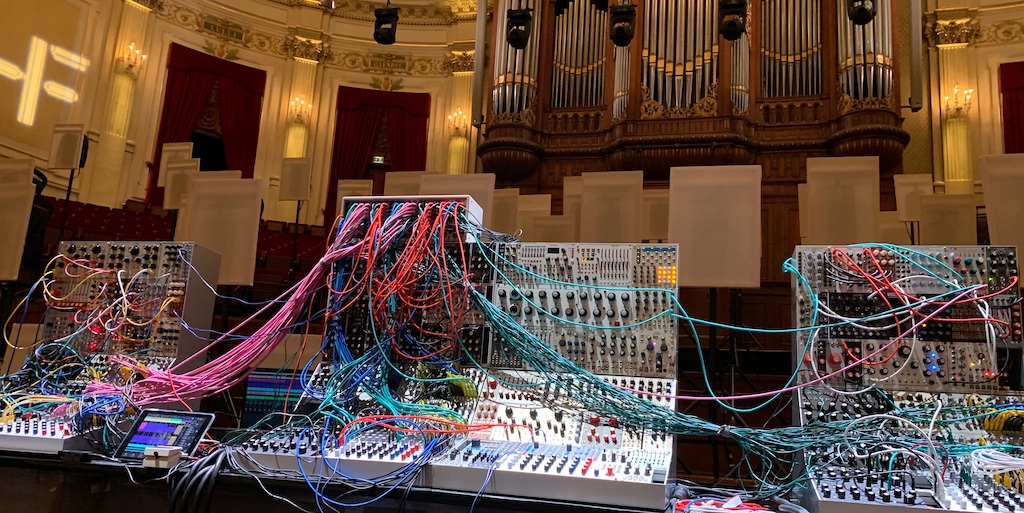 Why modern leaders need to stop conduction and learn to understand what a modular synthesizer is and how this connects with the dynamic strategies framework of music thinking